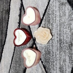 DECORATIVE HEART SHAPED & FLOWER FLOATING VANILLA SCENTED CANDLE BUNDLE …